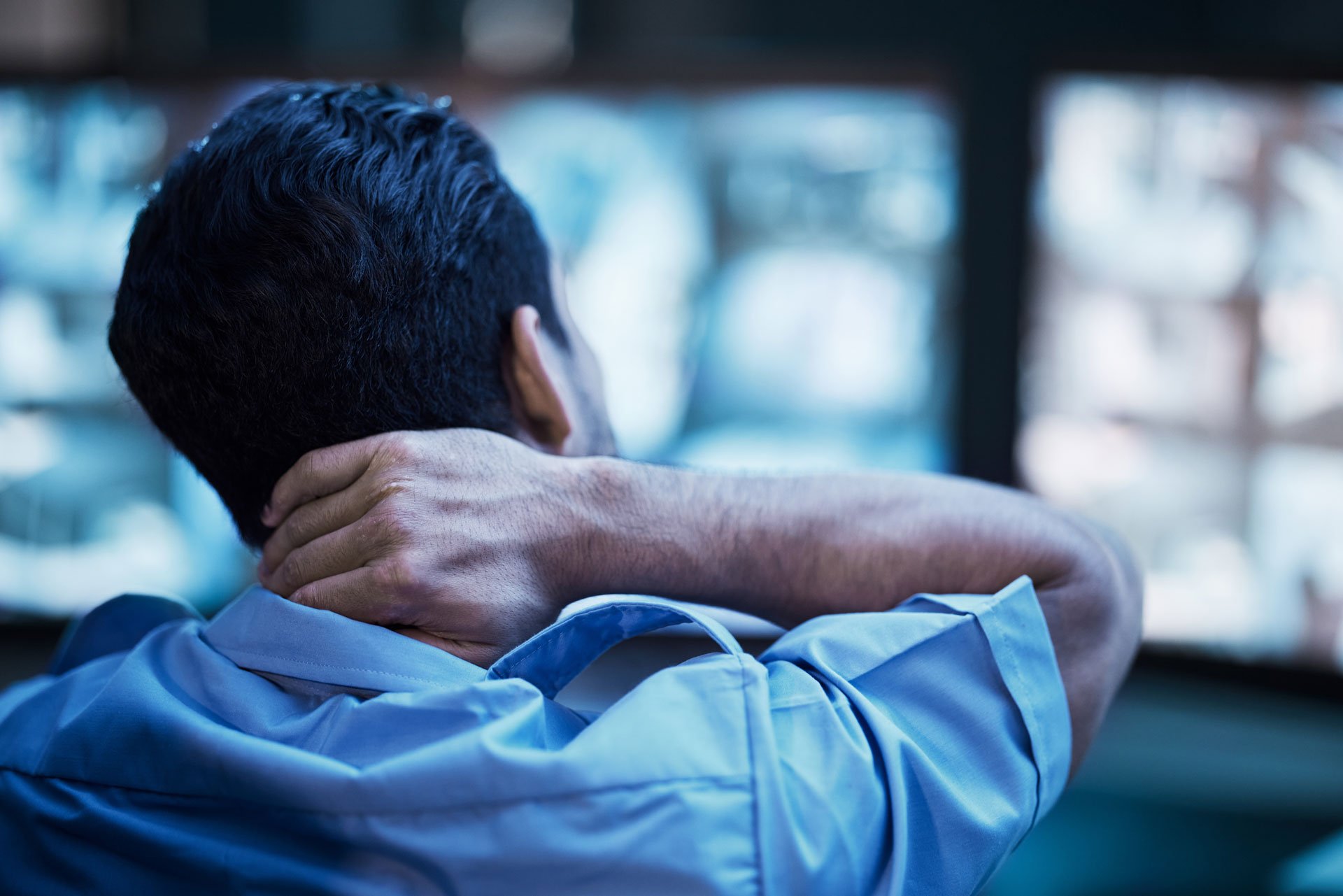 How to Manage Neck Pain in a Sedentary Job