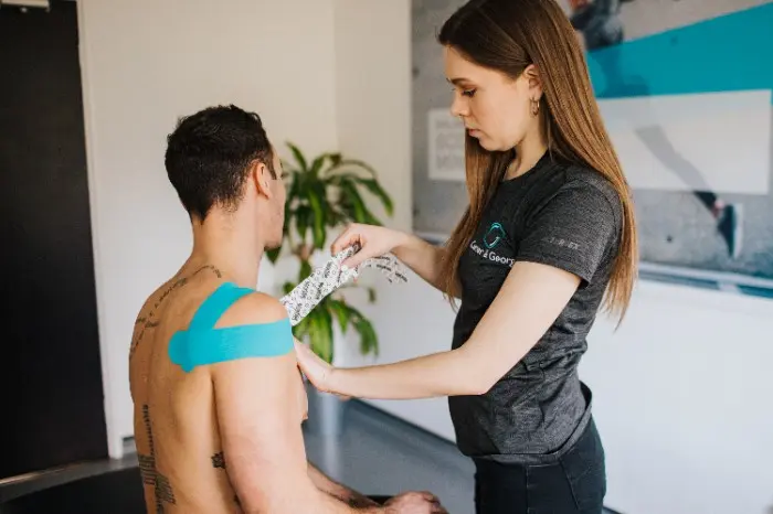 Utilizing Electrotherapy in Sports Therapy for Pain Management